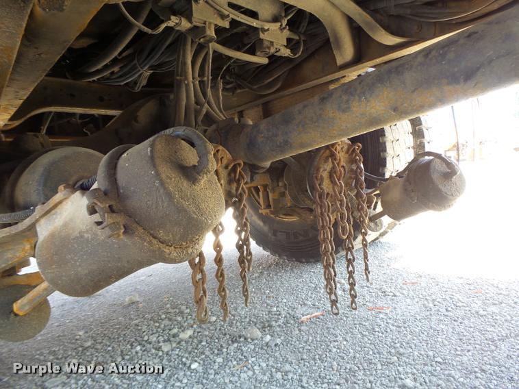 image for item DA3496 2002 International 4900 dump truck