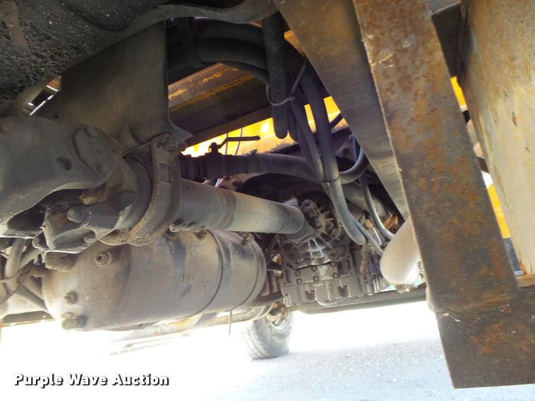 image for item DA3496 2002 International 4900 dump truck