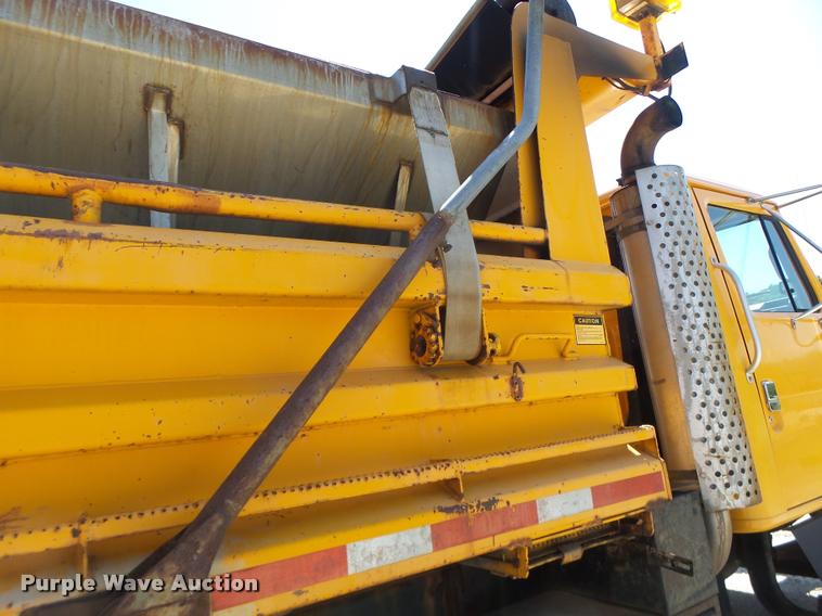 image for item DA3496 2002 International 4900 dump truck