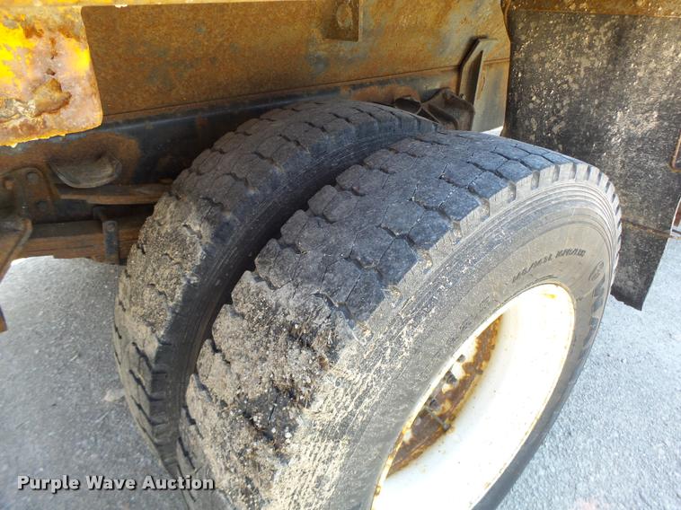 image for item DA3496 2002 International 4900 dump truck