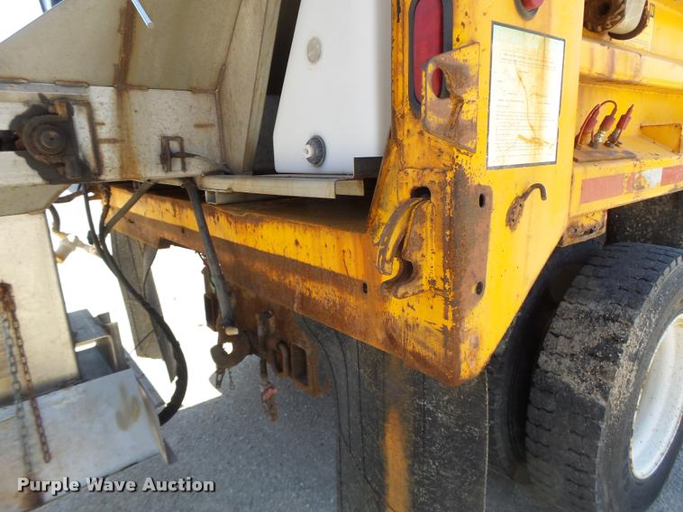 image for item DA3496 2002 International 4900 dump truck