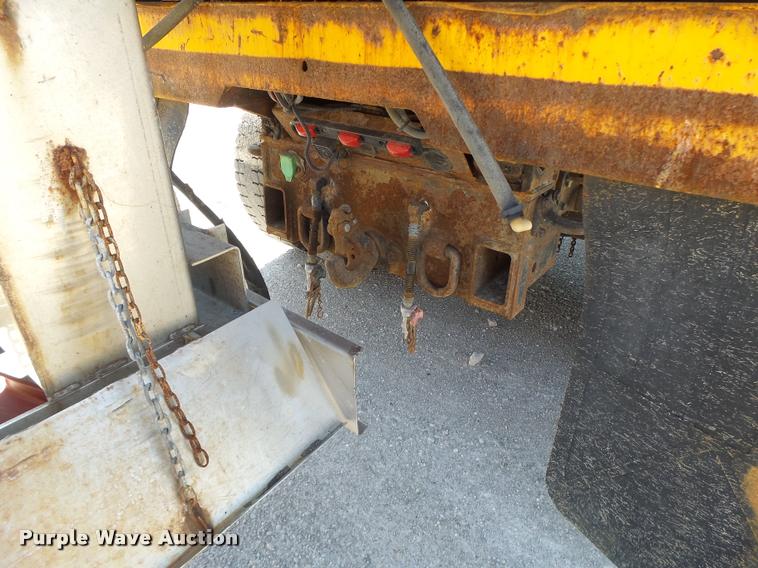 image for item DA3496 2002 International 4900 dump truck