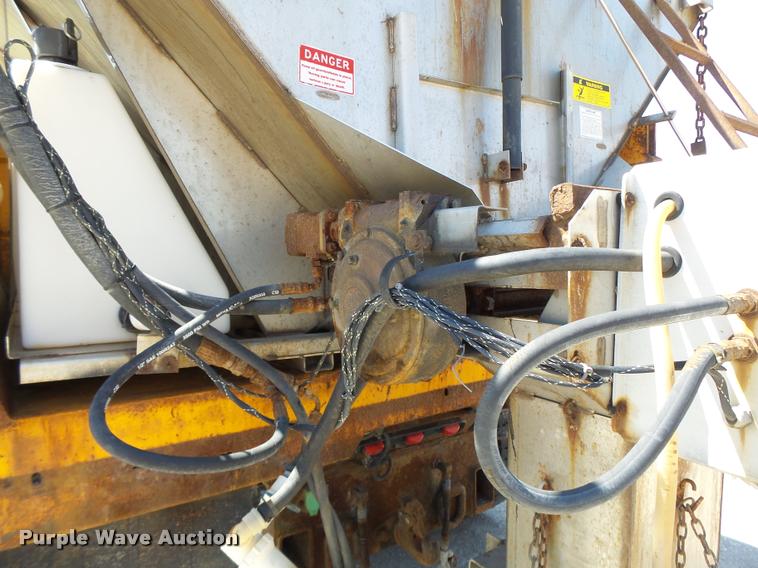 image for item DA3496 2002 International 4900 dump truck