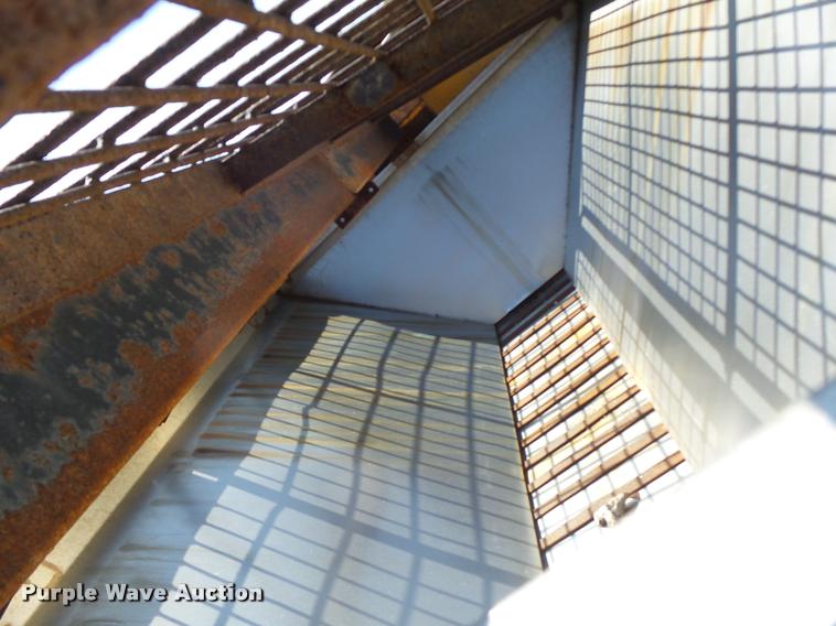 image for item DA3496 2002 International 4900 dump truck