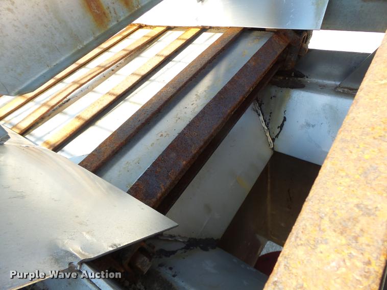 image for item DA3496 2002 International 4900 dump truck