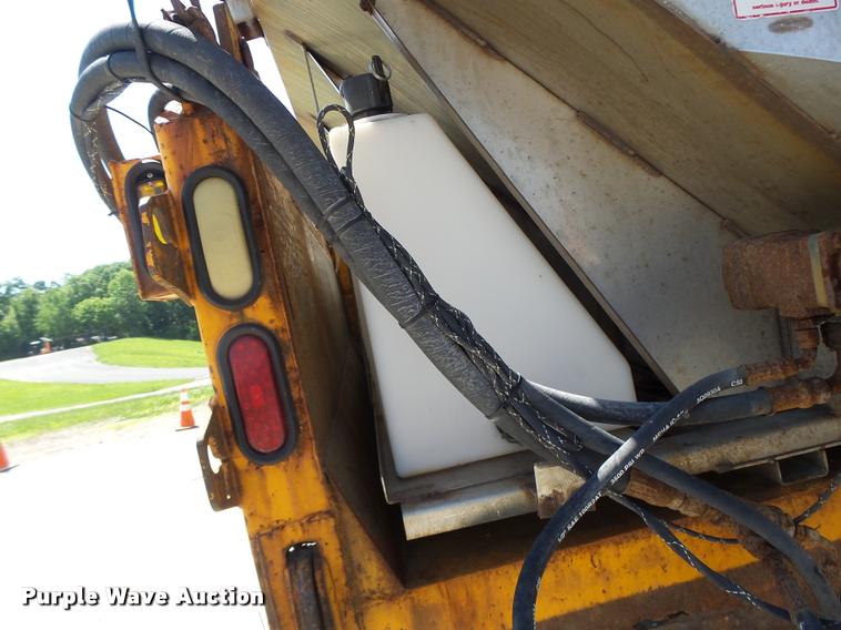 image for item DA3496 2002 International 4900 dump truck