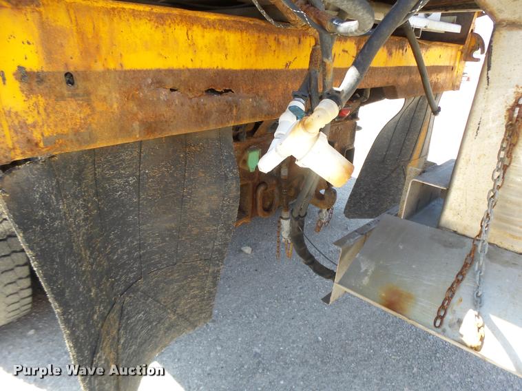 image for item DA3496 2002 International 4900 dump truck