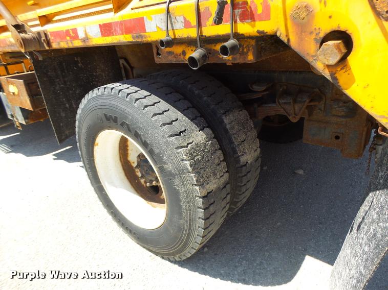 image for item DA3496 2002 International 4900 dump truck