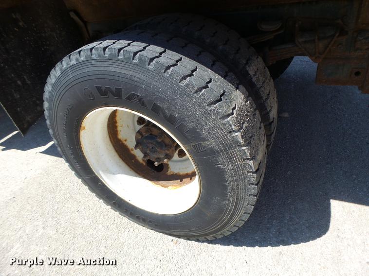 image for item DA3496 2002 International 4900 dump truck