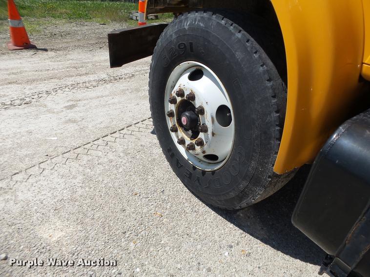 image for item DA3496 2002 International 4900 dump truck