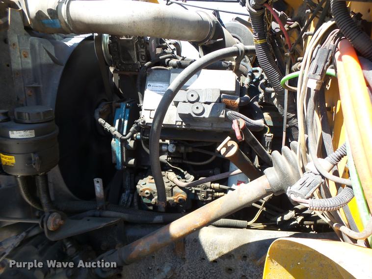 image for item DA3496 2002 International 4900 dump truck