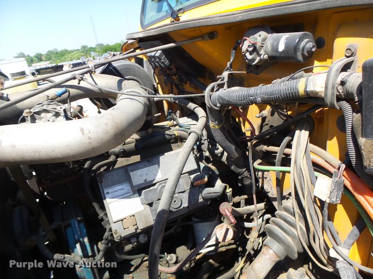 image for item DA3496 2002 International 4900 dump truck