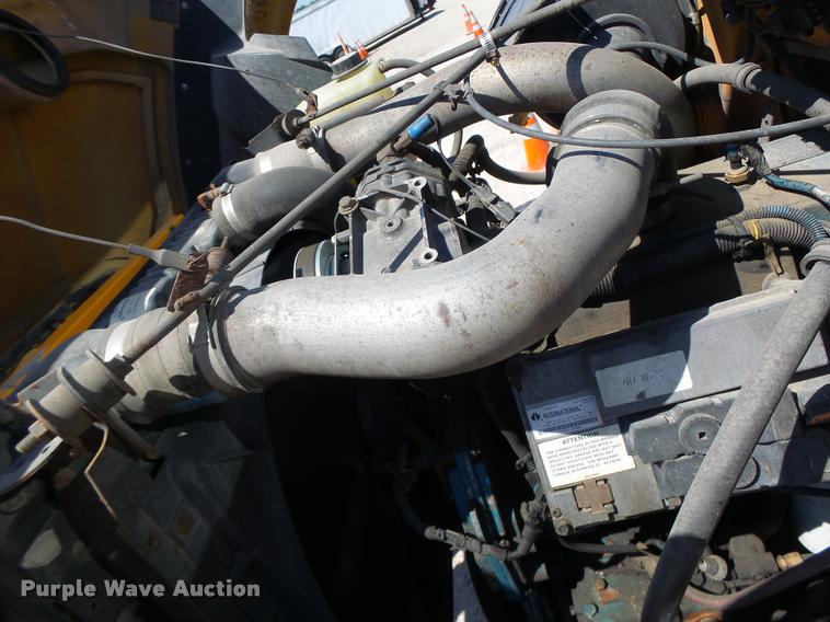 image for item DA3496 2002 International 4900 dump truck