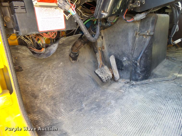 image for item DA3496 2002 International 4900 dump truck