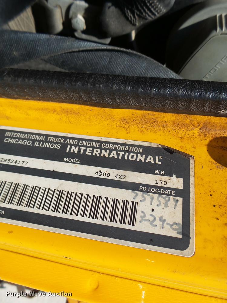 image for item DA3496 2002 International 4900 dump truck