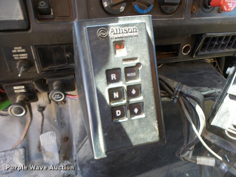 image for item DA3496 2002 International 4900 dump truck