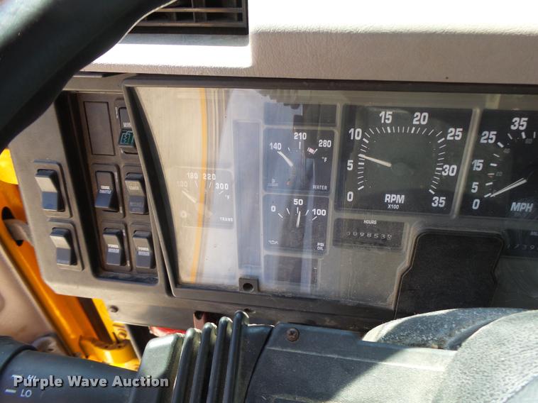 image for item DA3496 2002 International 4900 dump truck