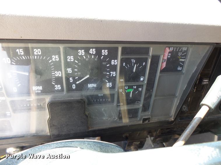 image for item DA3496 2002 International 4900 dump truck