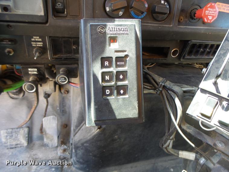 image for item DA3496 2002 International 4900 dump truck