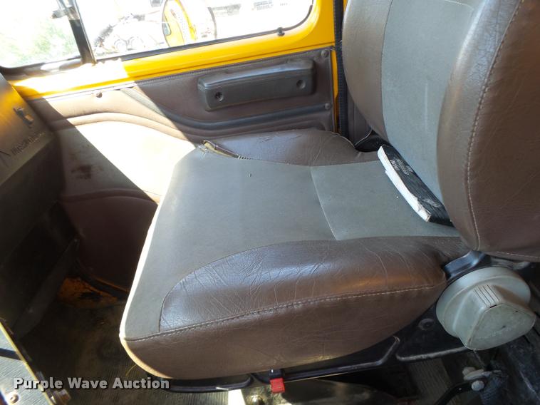 image for item DA3496 2002 International 4900 dump truck