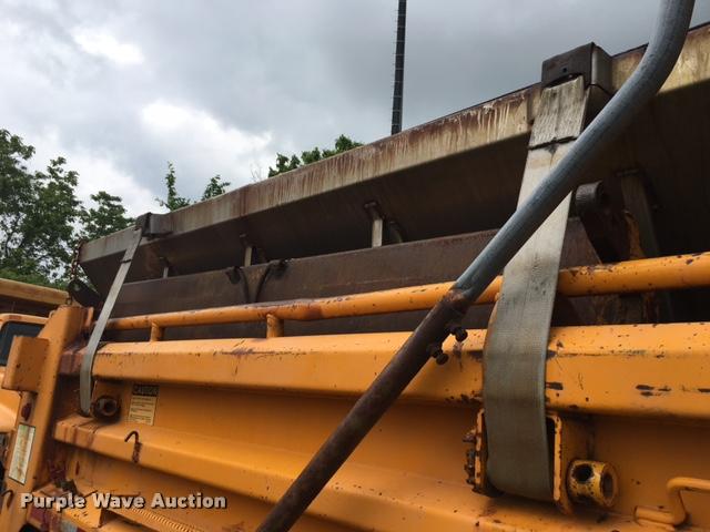 image for item DA3496 2002 International 4900 dump truck