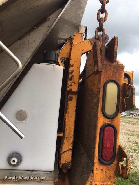 image for item DA3496 2002 International 4900 dump truck