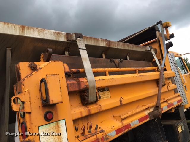 image for item DA3496 2002 International 4900 dump truck