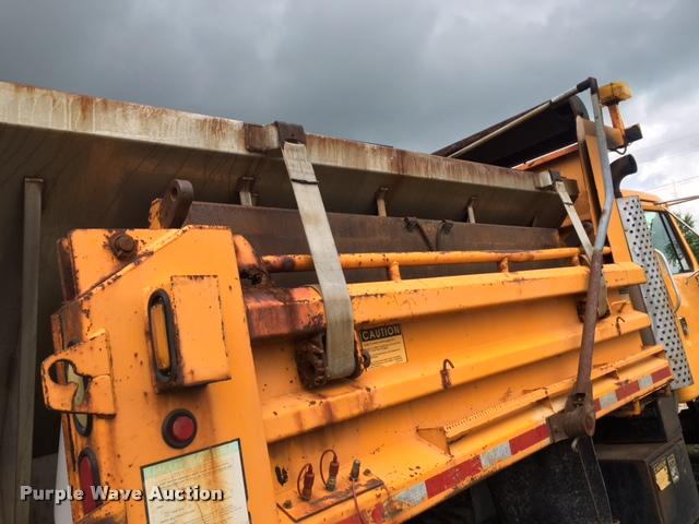 image for item DA3496 2002 International 4900 dump truck
