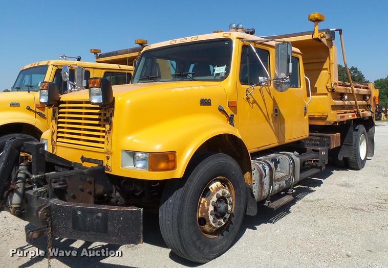 image for item DA3497 2002 International 4900 Crew Cab dump truck