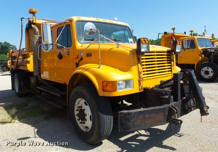 image for item DA3497 2002 International 4900 Crew Cab dump truck
