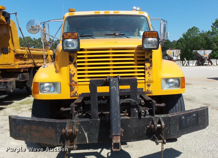 image for item DA3497 2002 International 4900 Crew Cab dump truck