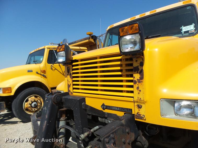 image for item DA3497 2002 International 4900 Crew Cab dump truck