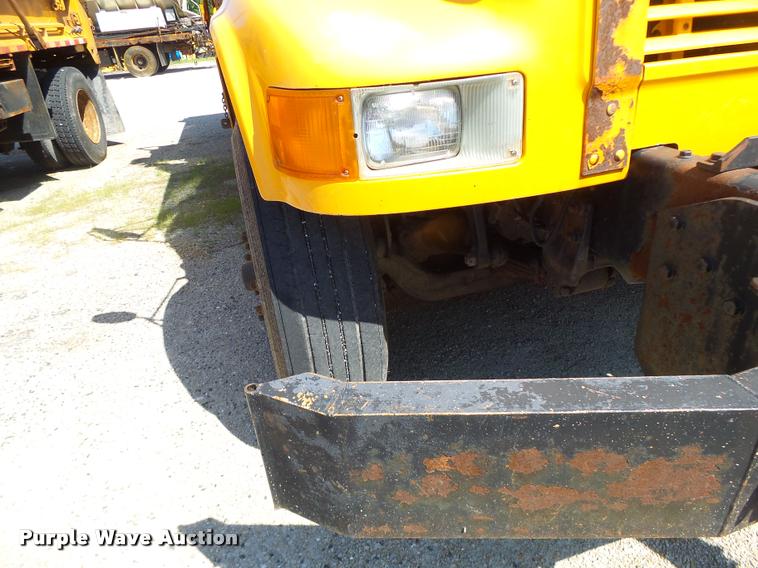 image for item DA3497 2002 International 4900 Crew Cab dump truck