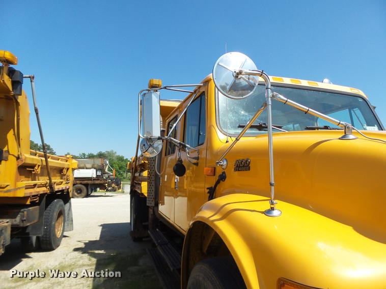 image for item DA3497 2002 International 4900 Crew Cab dump truck