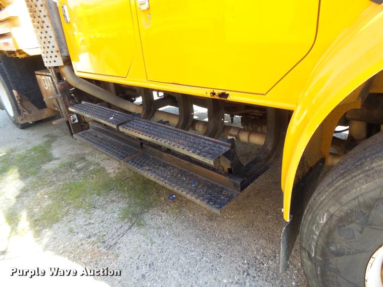 image for item DA3497 2002 International 4900 Crew Cab dump truck