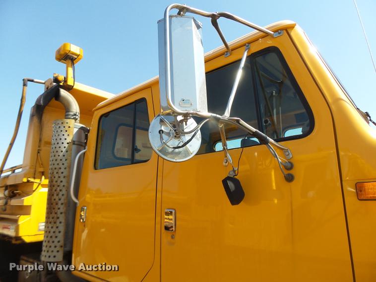 image for item DA3497 2002 International 4900 Crew Cab dump truck