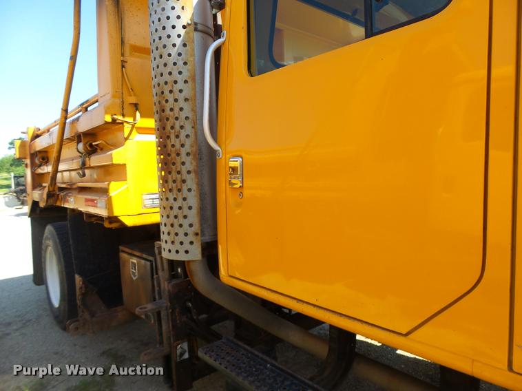 image for item DA3497 2002 International 4900 Crew Cab dump truck