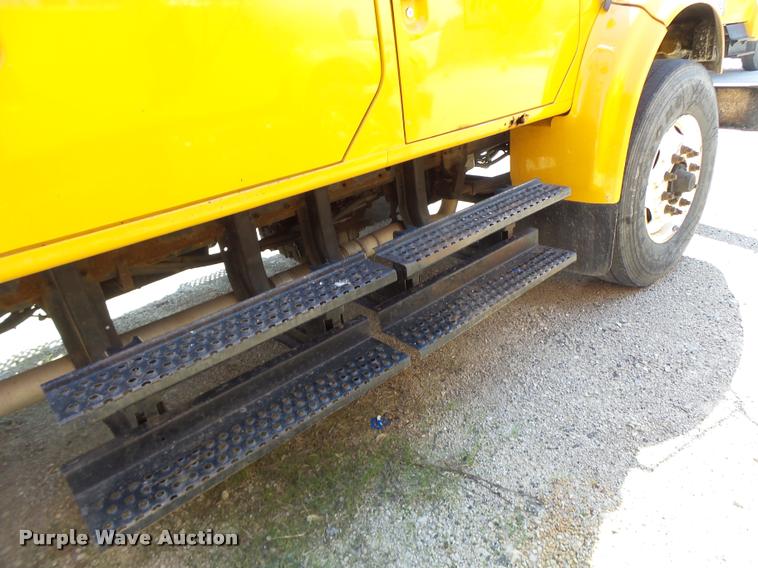 image for item DA3497 2002 International 4900 Crew Cab dump truck