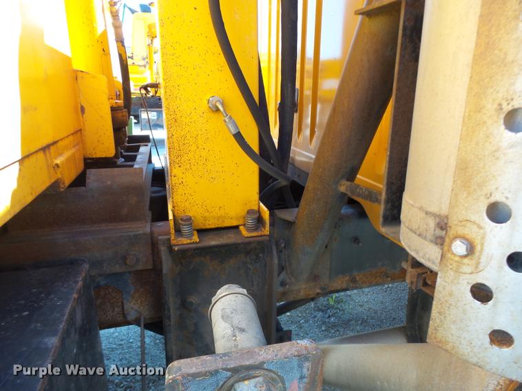 image for item DA3497 2002 International 4900 Crew Cab dump truck