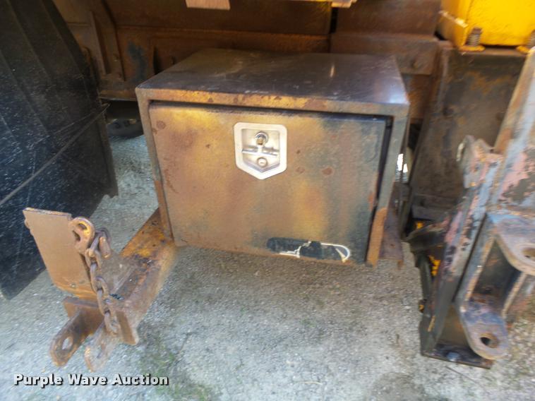 image for item DA3497 2002 International 4900 Crew Cab dump truck