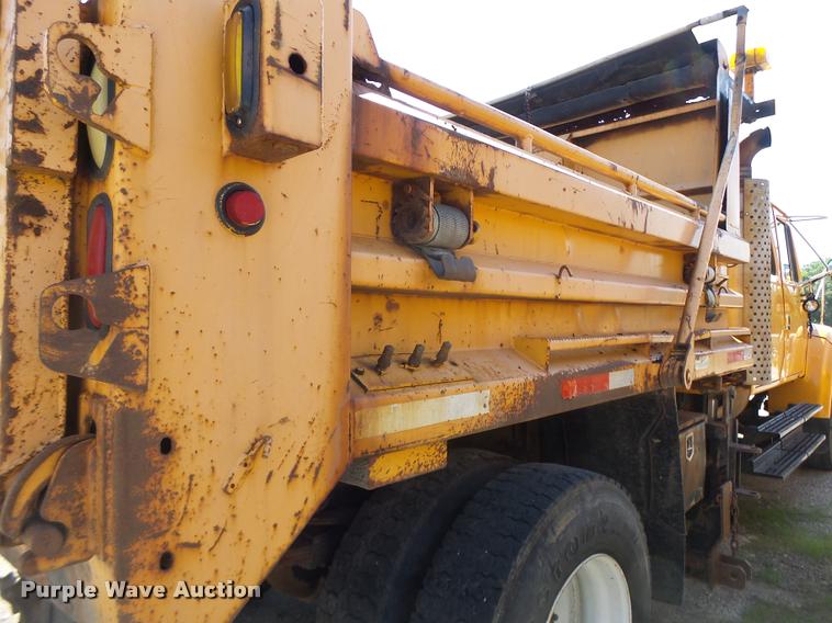 image for item DA3497 2002 International 4900 Crew Cab dump truck