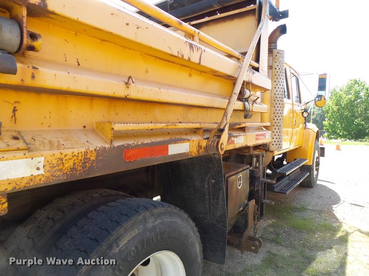 image for item DA3497 2002 International 4900 Crew Cab dump truck