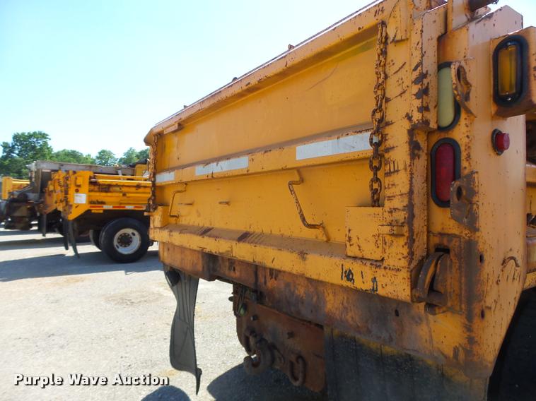 image for item DA3497 2002 International 4900 Crew Cab dump truck