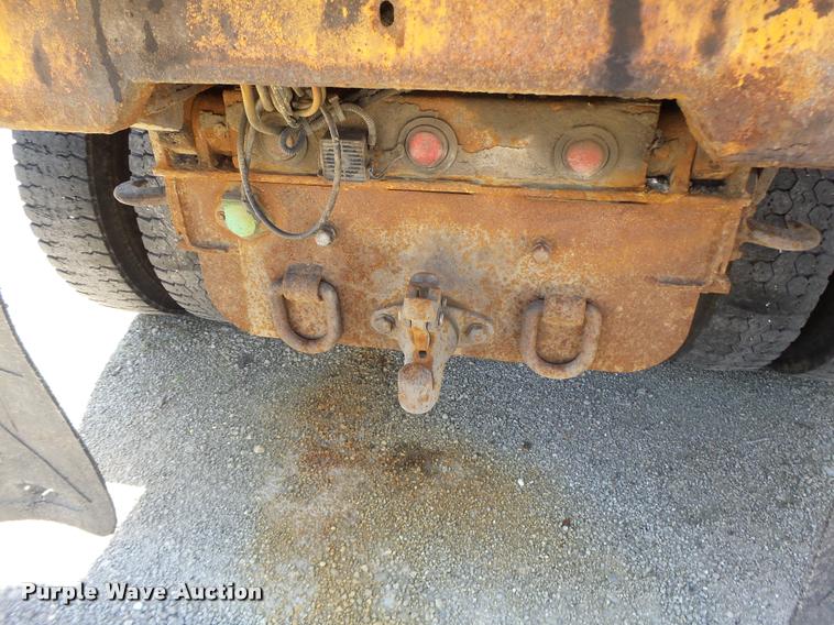 image for item DA3497 2002 International 4900 Crew Cab dump truck