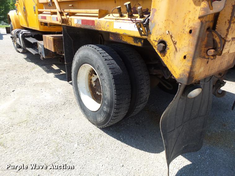 image for item DA3497 2002 International 4900 Crew Cab dump truck