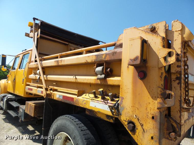 image for item DA3497 2002 International 4900 Crew Cab dump truck