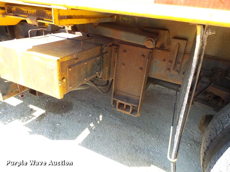 image for item DA3497 2002 International 4900 Crew Cab dump truck