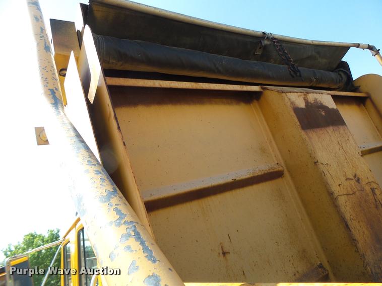 image for item DA3497 2002 International 4900 Crew Cab dump truck