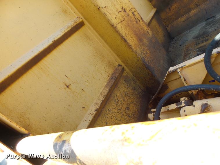 image for item DA3497 2002 International 4900 Crew Cab dump truck