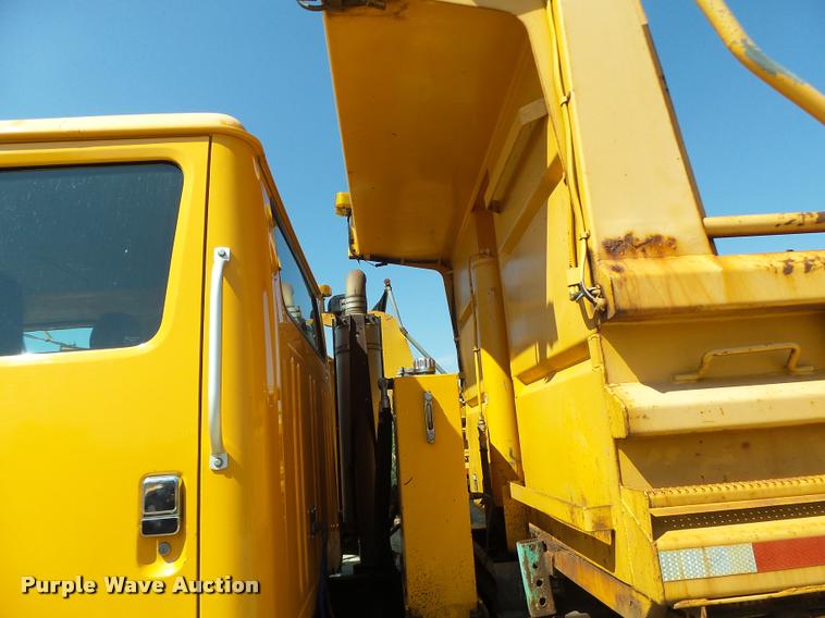 image for item DA3497 2002 International 4900 Crew Cab dump truck